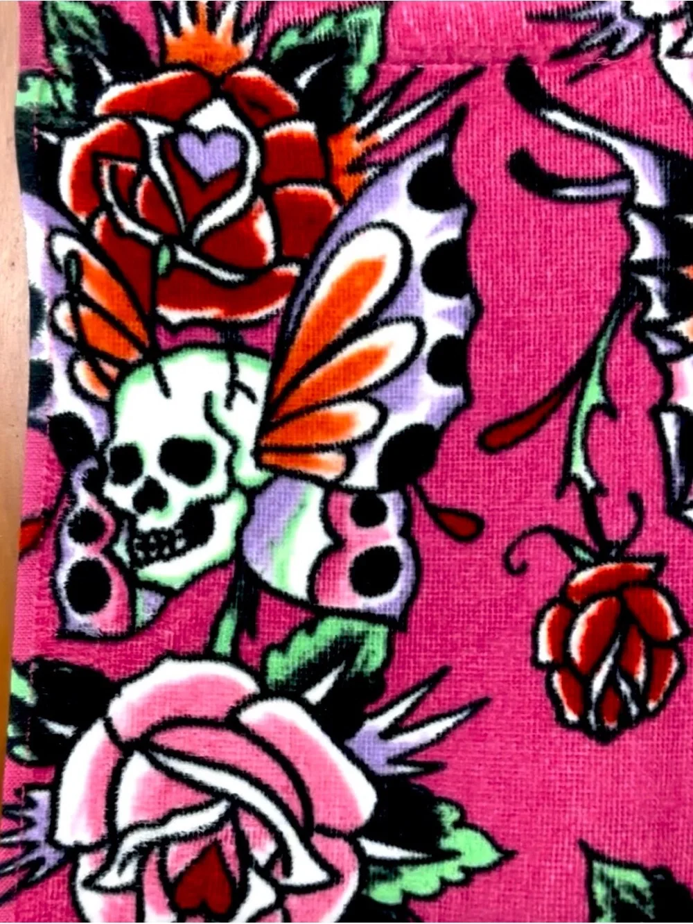 ED HARDY HALLOWEEN SKULLS & ROSES PLUSH BATH TOWEL 100% COTTON SUPER ABSORBENT
